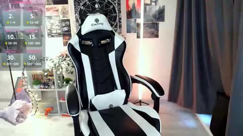 Snapshot of ameliameadd chatting on 11/30/25, 08:07 Amelia online show from 11/30/25, 08:07