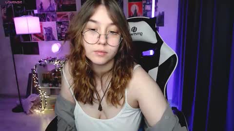 Snapshot of ameliameadd chatting on 12/15/25, 09:02 Amelia online show from 12/15/25, 09:02