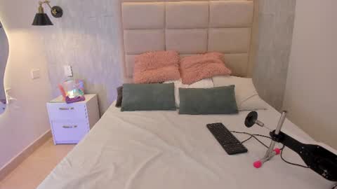 Snapshot of ameliarossii chatting on 07/19/26, 04:38 Amelia online show from 07/19/26, 04:38