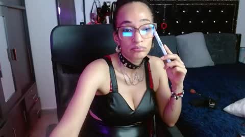Snapshot of amelie__martinez chatting on 11/17/25, 01:22 amelie__martinez online show from 11/17/25, 01:22