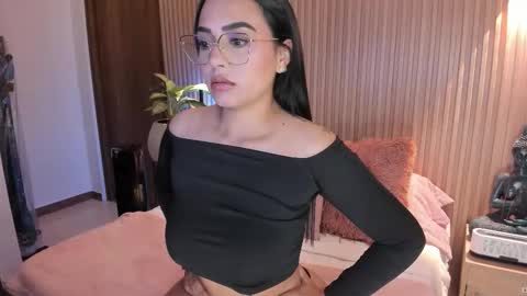 Amelie online show from 03/26/26, 02:06