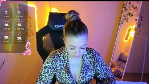 Snapshot of ameliepeach chatting on 04/09/26, 06:24 Amelie online show from 04/09/26, 06:24