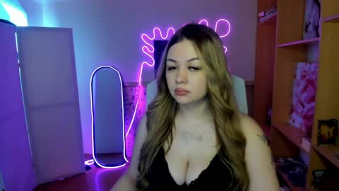 Snapshot of ameliepeach chatting on 04/26/26, 01:58 Amelie online show from 04/26/26, 01:58