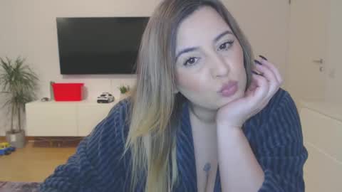 Snapshot of ameliesander chatting on 12/13/24, 03:05 ameliesander online show from 12/13/24, 03:05