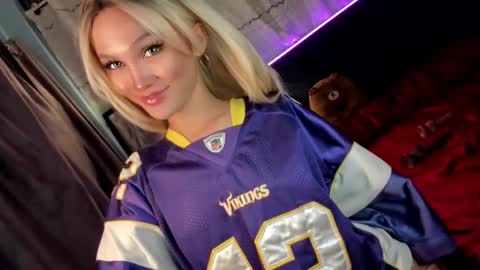 Snapshot of amelinckx chatting on 02/19/25, 07:59 amelinckx online show from 02/19/25, 07:59