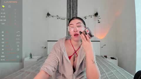 Snapshot of ameliya_sun chatting on 02/16/25, 04:42 Aylin online show from 02/16/25, 04:42
