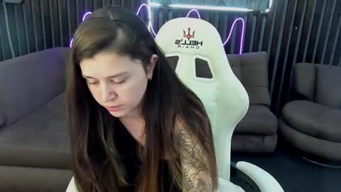 Snapshot of amellymillyy chatting on 09/15/25, 12:38 amellymillyy online show from 09/15/25, 12:38