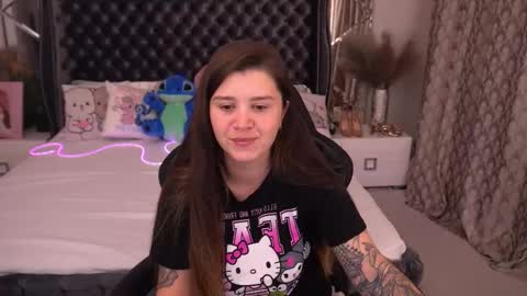 Snapshot of amellymillyy chatting on 09/27/25, 01:38 amellymillyy online show from 09/27/25, 01:38