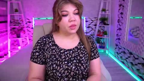 Snapshot of amellywhite chatting on 06/06/26, 12:43 Alina online show from 06/06/26, 12:43