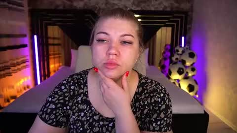 Snapshot of amellywhite chatting on 07/03/26, 12:44 Alina online show from 07/03/26, 12:44