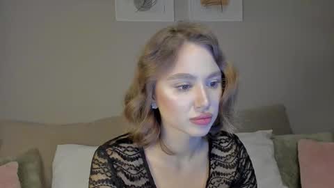 Snapshot of amelydoll18 chatting on 09/22/25, 04:09 Stefa online show from 09/22/25, 04:09