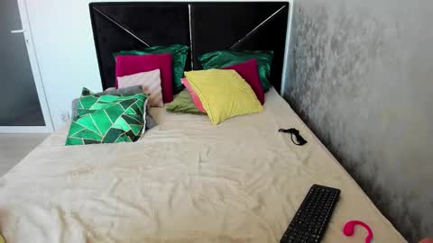 Snapshot of amenaavans chatting on 02/27/26, 12:49 Julia online show from 02/27/26, 12:49