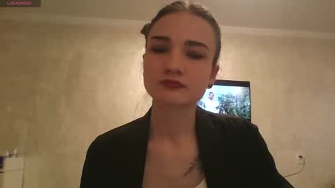 Julia  online show from 03/06/25, 07:25