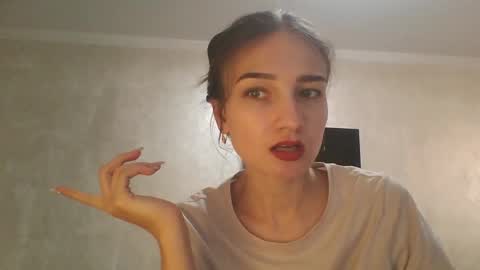 Julia  online show from 09/15/25, 10:04