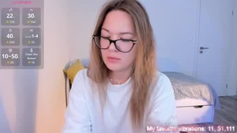 Snapshot of ami_amour_ chatting on 07/17/26, 11:06 Hi-hi I am Kate welcome to my sexy room online show from 07/17/26, 11:06