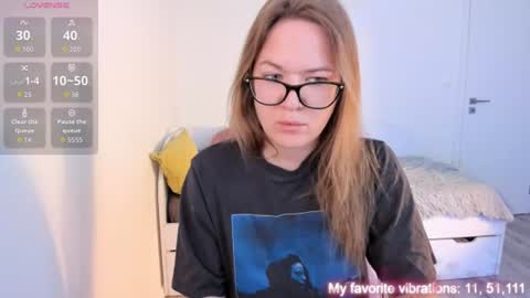 Snapshot of ami_amour_ chatting on 07/21/26, 10:17 Hi-hi I am Kate welcome to my sexy room online show from 07/21/26, 10:17