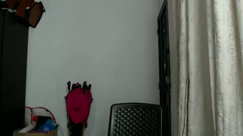 Snapshot of ami_rosee chatting on 12/11/24, 07:20 ami_rosee online show from 12/11/24, 07:20