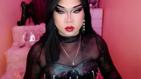 Queen Mireska online show from 10/19/25, 02:40