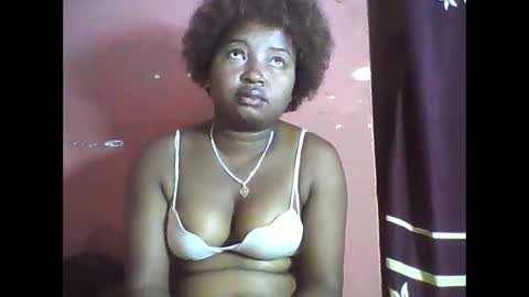 Snapshot of amielle_01 chatting on 04/25/26, 09:12 amielle_01 online show from 04/25/26, 09:12