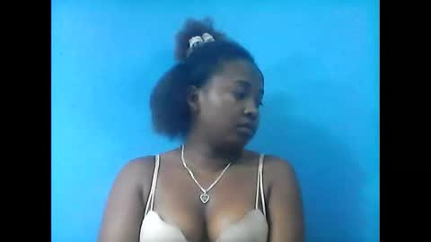 Snapshot of amielle_01 chatting on 05/18/26, 04:07 amielle_01 online show from 05/18/26, 04:07