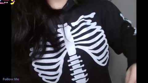 Snapshot of amilustxx chatting on 09/20/25, 07:04 amilust online show from 09/20/25, 07:04