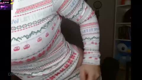 Snapshot of amilustxx chatting on 11/08/25, 05:01 amilust online show from 11/08/25, 05:01