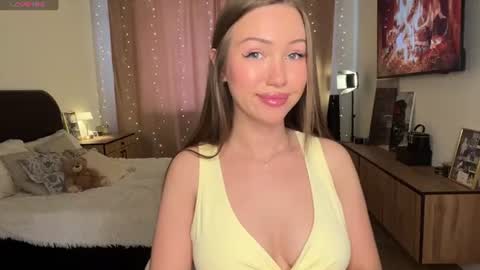 Snapshot of amilymi_ chatting on 06/23/26, 12:03 Amelia online show from 06/23/26, 12:03