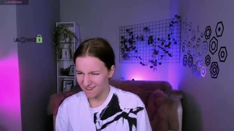 Amina online show from 10/15/25, 12:16