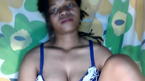 aminah01 online show from 12/02/25, 11:48