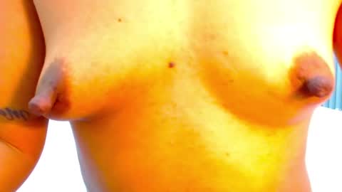 Snapshot of ammy_ronan chatting on 12/18/24, 03:33 IM AMMY online show from 12/18/24, 03:33