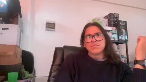 Snapshot of amo_s chatting on 10/12/25, 12:48 amo_s online show from 10/12/25, 12:48