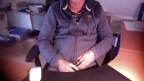 Amor2200 online show from 10/29/25, 08:49