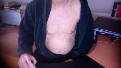 Snapshot of amor2200 chatting on 02/05/26, 10:09 Amor2200 online show from 02/05/26, 10:09