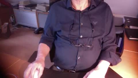 Snapshot of amor2200 chatting on 02/09/26, 08:29 Amor2200 online show from 02/09/26, 08:29