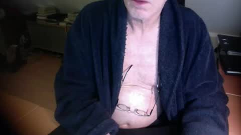 Snapshot of amor2200 chatting on 02/10/26, 08:57 Amor2200 online show from 02/10/26, 08:57