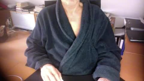 Snapshot of amor2200 chatting on 02/11/26, 09:36 Amor2200 online show from 02/11/26, 09:36