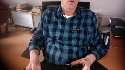 Snapshot of amor2200 chatting on 02/12/26, 10:10 Amor2200 online show from 02/12/26, 10:10