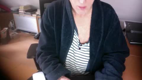 Snapshot of amor2200 chatting on 02/13/26, 09:38 Amor2200 online show from 02/13/26, 09:38