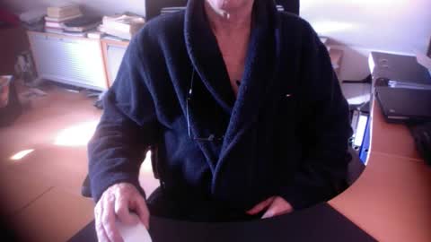 Snapshot of amor2200 chatting on 02/18/26, 10:33 Amor2200 online show from 02/18/26, 10:33