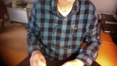 Snapshot of amor2200 chatting on 02/23/26, 08:12 Amor2200 online show from 02/23/26, 08:12