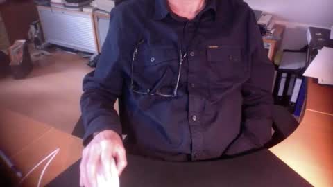 Snapshot of amor2200 chatting on 02/27/26, 02:28 Amor2200 online show from 02/27/26, 02:28