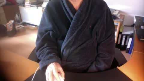 Snapshot of amor2200 chatting on 03/03/26, 08:53 Amor2200 online show from 03/03/26, 08:53