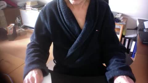 Snapshot of amor2200 chatting on 03/04/26, 08:42 Amor2200 online show from 03/04/26, 08:42