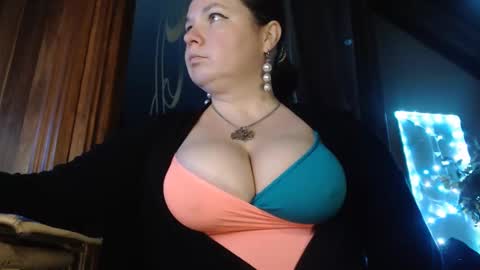 Snapshot of amorelara chatting on 12/05/24, 04:23 amorelara online show from 12/05/24, 04:23