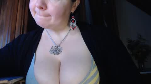 Snapshot of amorelara chatting on 02/01/25, 04:14 amorelara online show from 02/01/25, 04:14