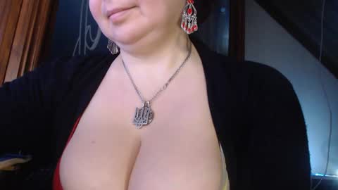 Snapshot of amorelara chatting on 02/11/25, 05:37 amorelara online show from 02/11/25, 05:37