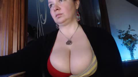 Snapshot of amorelara chatting on 02/14/25, 02:44 amorelara online show from 02/14/25, 02:44