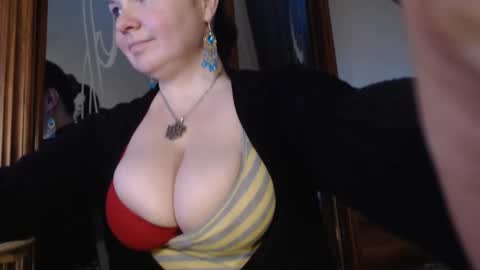Snapshot of amorelara chatting on 02/16/25, 06:32 amorelara online show from 02/16/25, 06:32