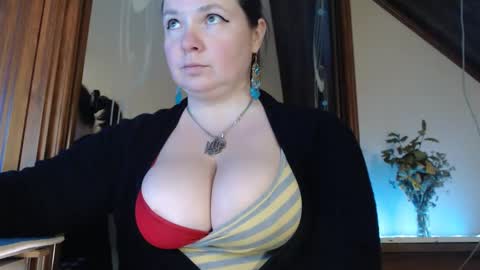 Snapshot of amorelara chatting on 02/26/25, 12:36 amorelara online show from 02/26/25, 12:36