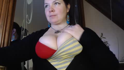 Snapshot of amorelara chatting on 03/02/25, 08:16 amorelara online show from 03/02/25, 08:16